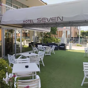 3* Otel Seven
